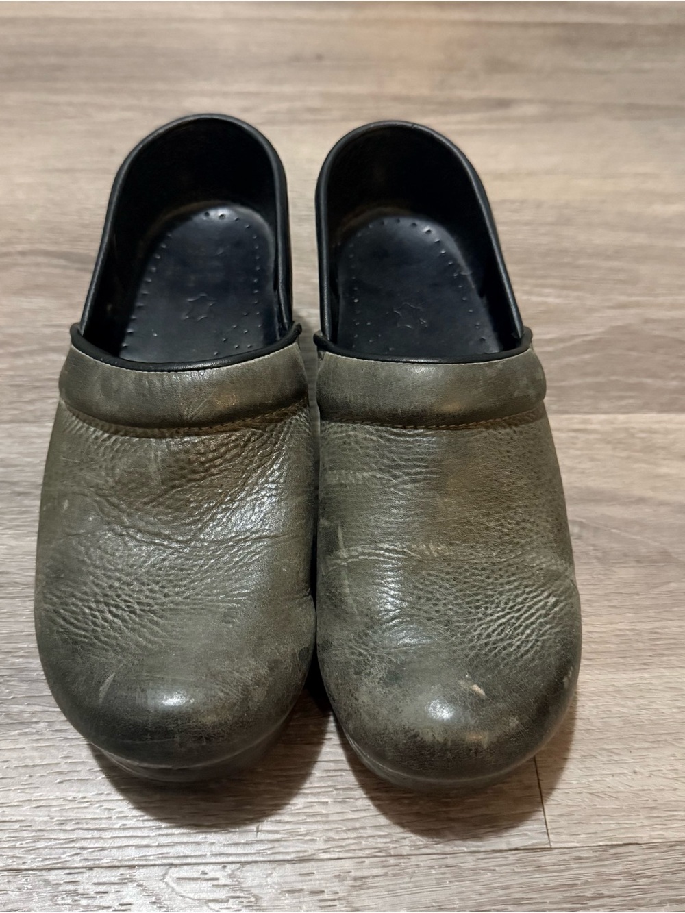 Dansko Gray/black Leather Clogs